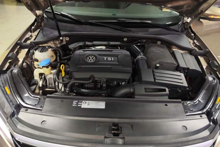 Used Volkswagen Passat 2017 330TSI DSG Luxury Edition Engine Bay