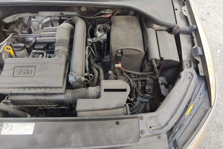 Used Volkswagen Passat 2017 280TSI DSG Luxury Edition Engine Bay Left