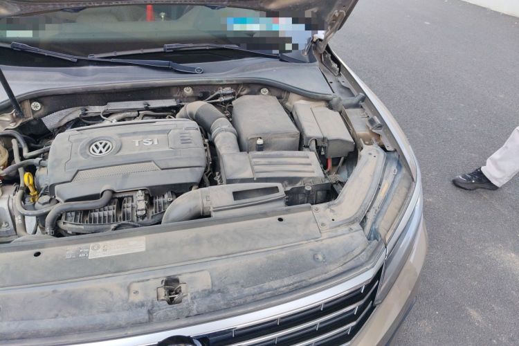 Used Volkswagen Passat 2017 330TSI DSG Luxury Edition Engine Bay Left