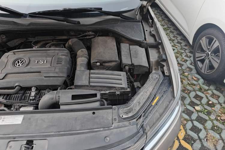 Used Volkswagen Passat 2017 330TSI DSG Luxury Edition Engine Bay Left