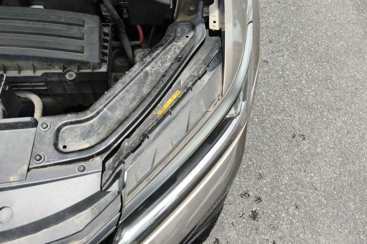 Used Volkswagen Passat 2017 330TSI DSG Luxury Edition Engine Bay Left