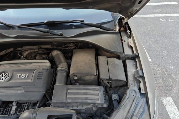 Used Volkswagen Passat 2017 330TSI DSG Luxury Edition Engine Bay Left