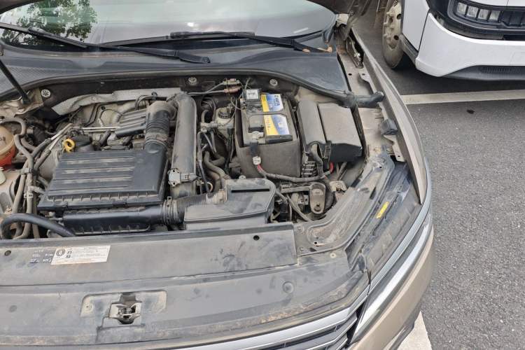 Used Volkswagen Passat 2017 280TSI DSG Luxury Edition Engine Bay Left