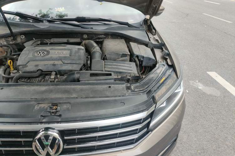Used Volkswagen Passat 2017 330TSI DSG Luxury Edition Engine Bay Left