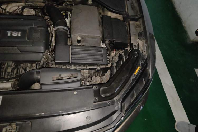 Used Volkswagen Passat 2017 330TSI DSG Prestige Edition Engine Bay Left