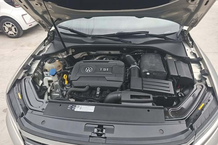 Used Volkswagen Passat 2017 330TSI DSG Luxury Edition Engine Bay