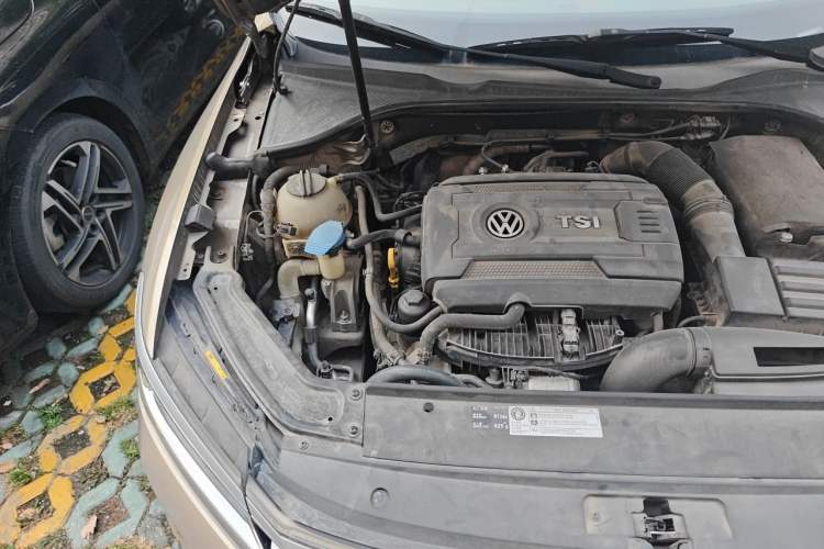 Used Volkswagen Passat 2017 330TSI DSG Luxury Edition Engine Bay Right