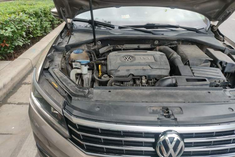 Used Volkswagen Passat 2017 330TSI DSG Luxury Edition Engine Bay Right