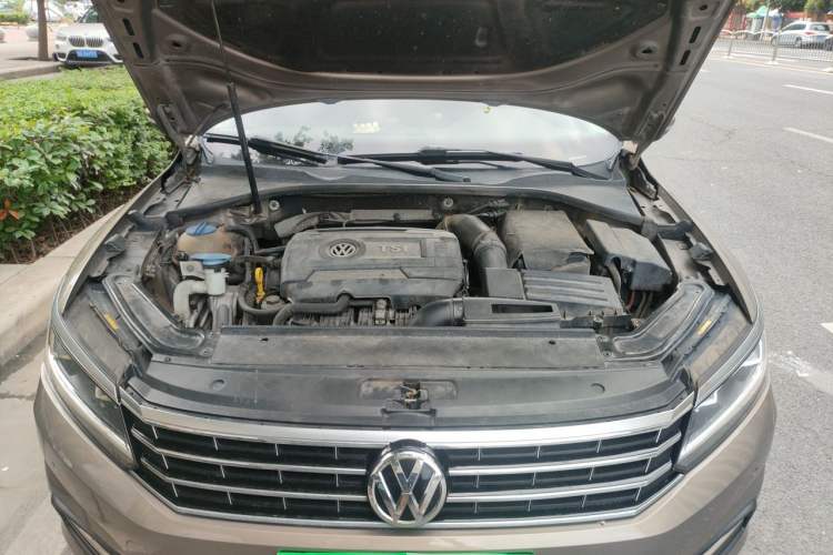 Used Volkswagen Passat 2017 330TSI DSG Luxury Edition Engine Bay