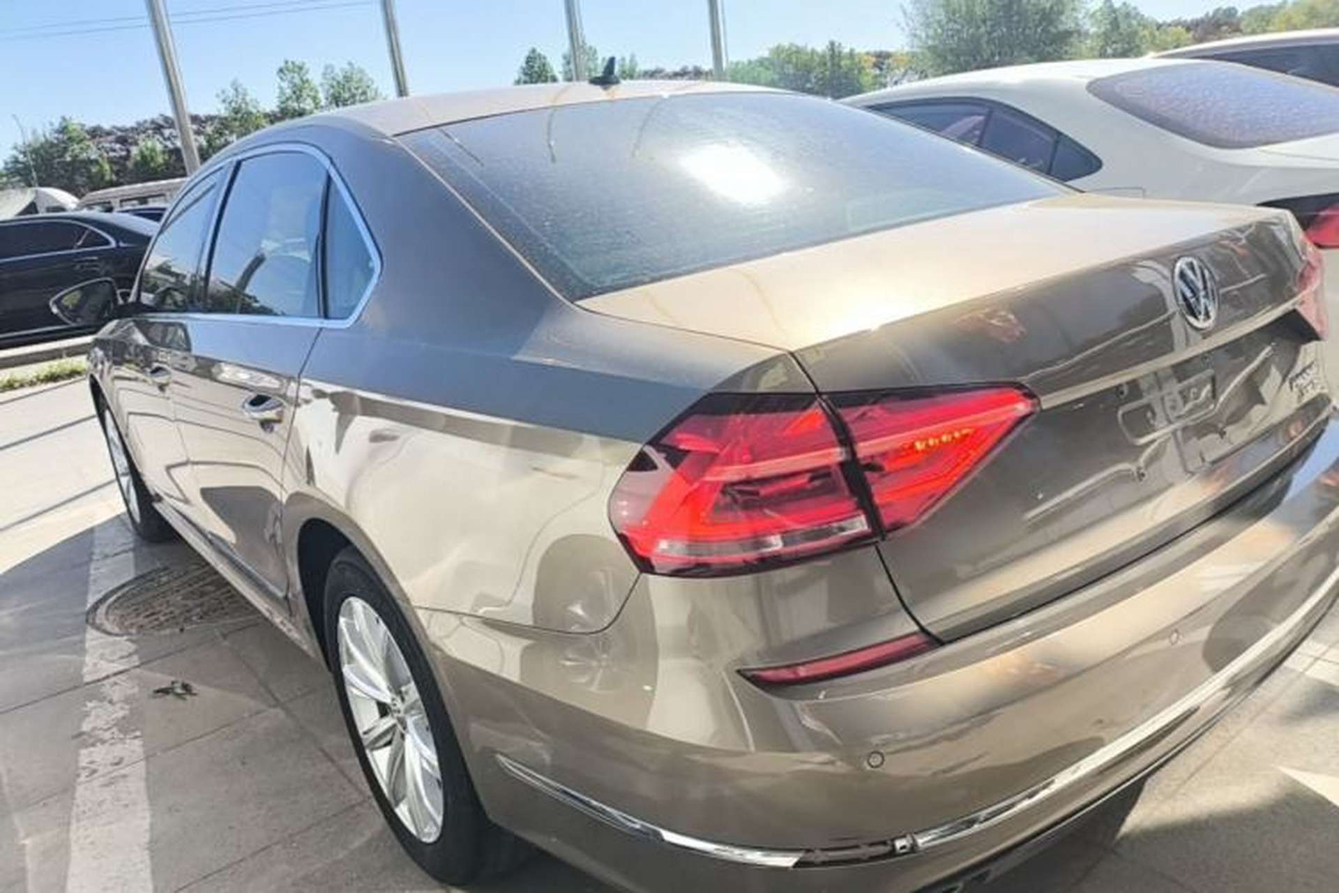 Used Volkswagen Passat 2017 330TSI DSG Luxury Edition Exterior 2