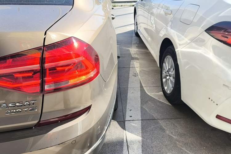 Used Volkswagen Passat 2017 330TSI DSG Luxury Edition Exterior 3