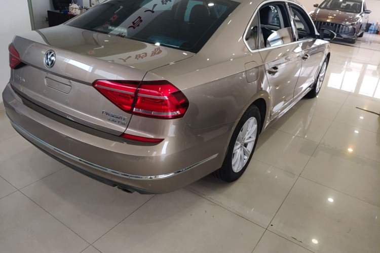 Used Volkswagen Passat 2017 330TSI DSG Luxury Edition Exterior 3