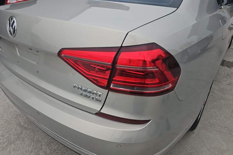 Used Volkswagen Passat 2017 330TSI DSG Luxury Edition Exterior 3