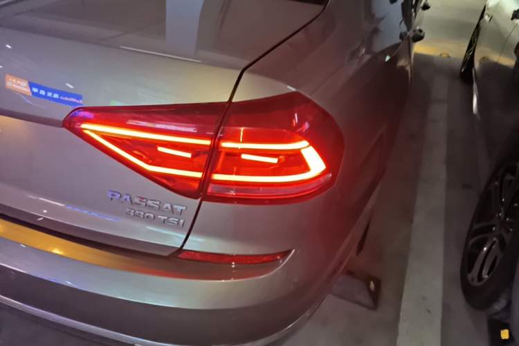 Used Volkswagen Passat 2017 330TSI DSG Luxury Edition Exterior 3