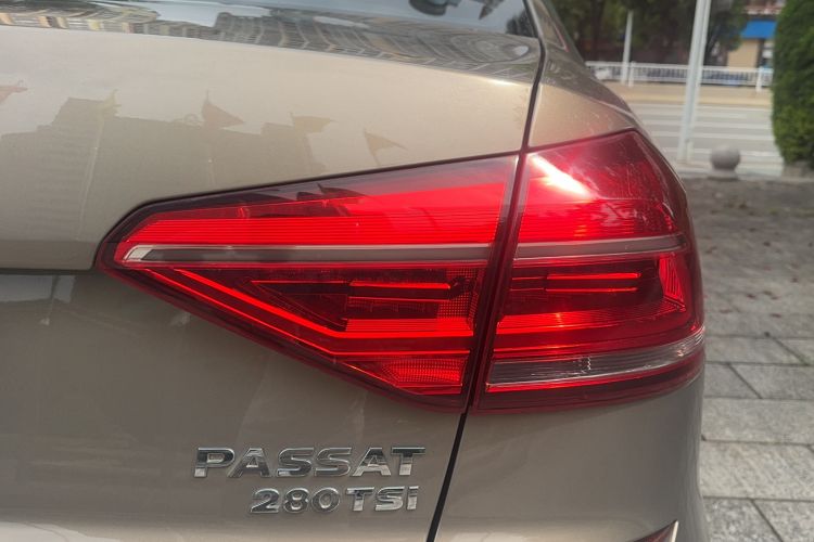 Used Volkswagen Passat 2017 280TSI DSG Luxury Edition Exterior 6
