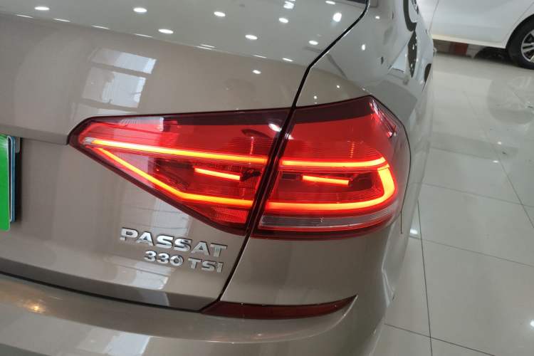 Used Volkswagen Passat 2017 330TSI DSG Luxury Edition Exterior 6