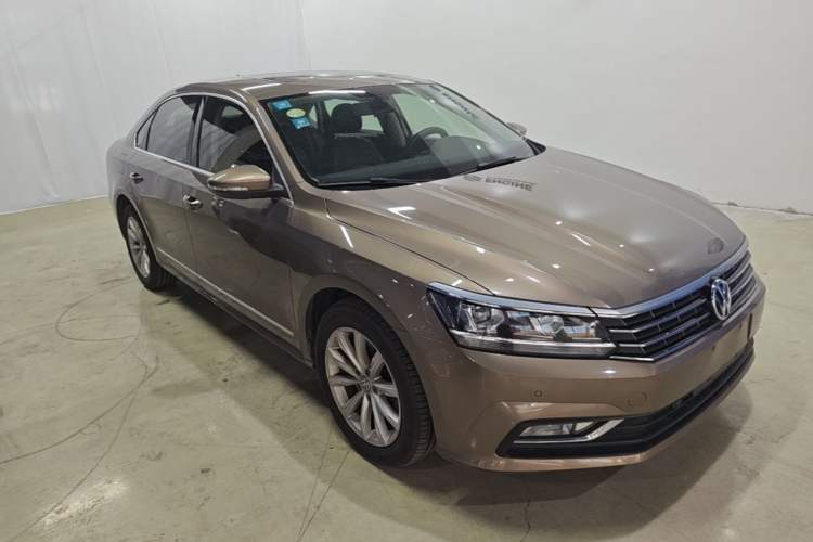 Used Volkswagen Passat 2017 330TSI DSG Luxury Edition Front Right 45 Deg