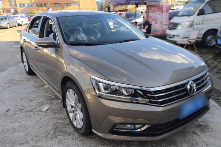Used Volkswagen Passat 2017 330TSI DSG Luxury Edition Front Right 45 Deg