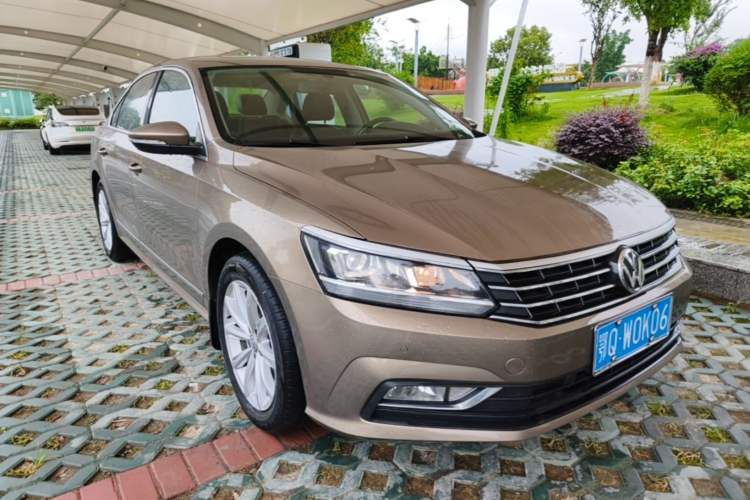 Used Volkswagen Passat 2017 280TSI DSG Luxury Edition Front Right 45 Deg