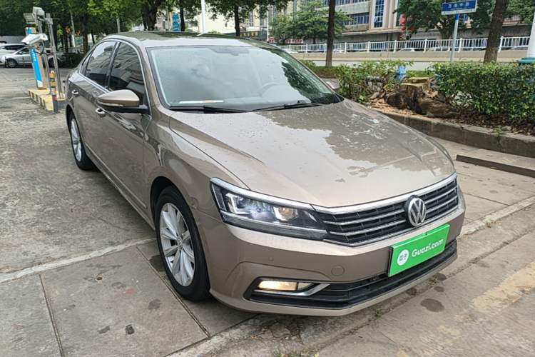 Used Volkswagen Passat 2017 280TSI DSG Luxury Edition Front Right 45 Deg