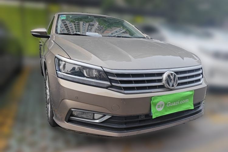 Used Volkswagen Passat 2017 330TSI DSG Luxury Edition Front Right 45 Deg