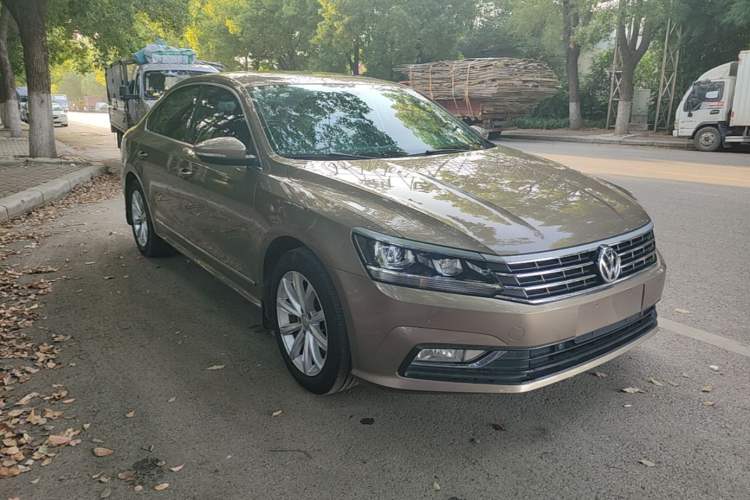 Used Volkswagen Passat 2017 280TSI DSG Luxury Edition Front Right 45 Deg
