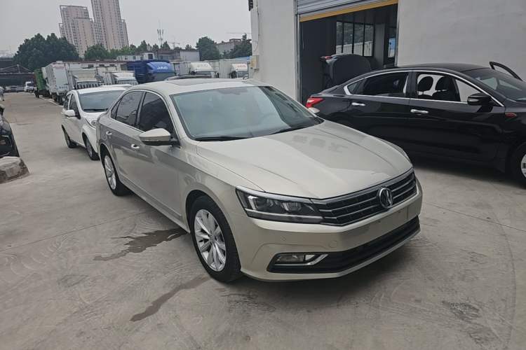 Used Volkswagen Passat 2017 330TSI DSG Luxury Edition Front Right 45 Deg