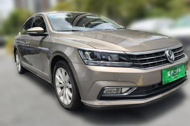 Used Volkswagen Passat 2017 330TSI DSG Luxury Edition Front Right 45 Deg