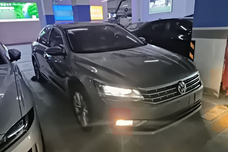 Used Volkswagen Passat 2017 330TSI DSG Luxury Edition Front Right 45 Deg