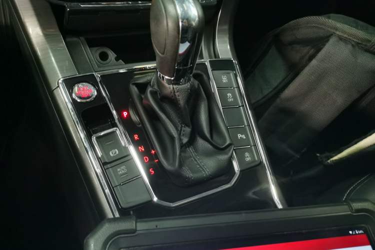 Used Volkswagen Passat 2017 330TSI DSG Luxury Edition Gear Lever