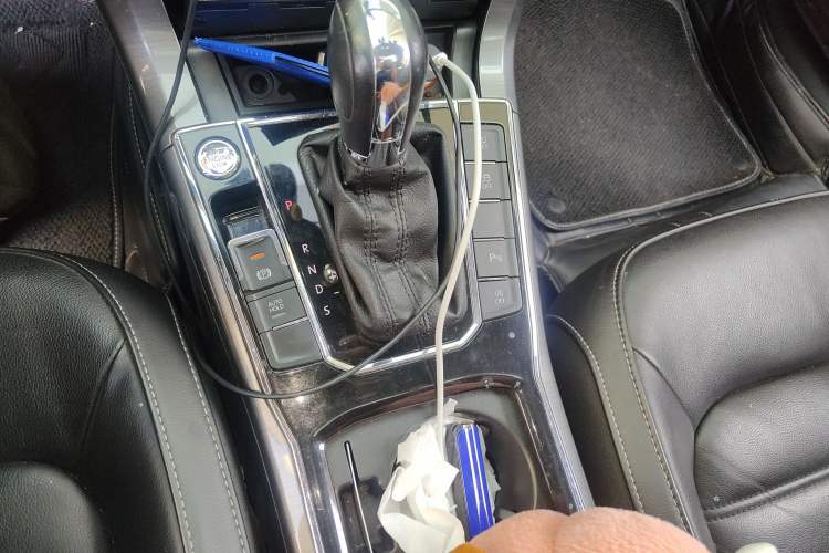 Used Volkswagen Passat 2017 280TSI DSG Luxury Edition Gear Lever