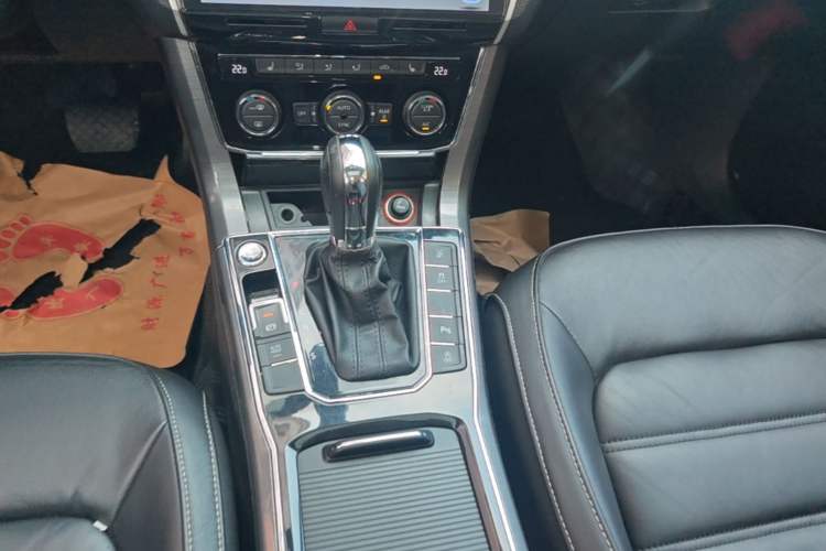 Used Volkswagen Passat 2017 330TSI DSG Luxury Edition Gear Lever