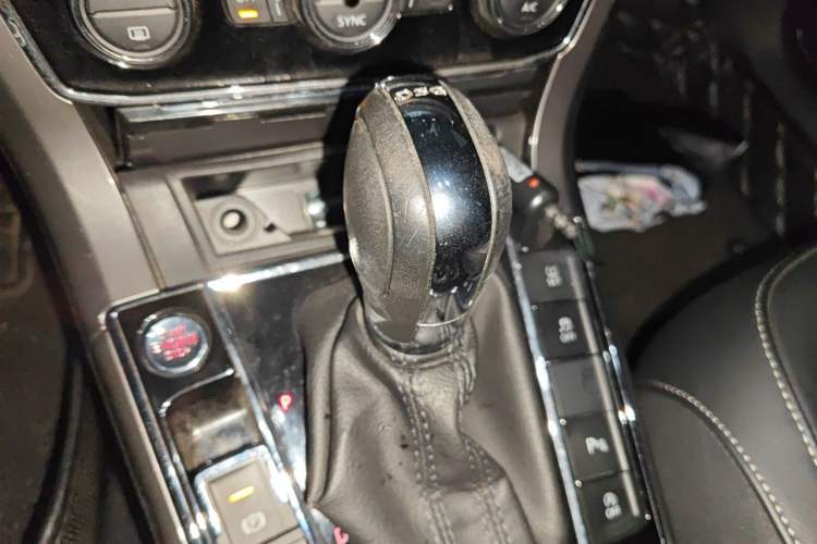 Used Volkswagen Passat 2017 280TSI DSG Luxury Edition Gear Lever