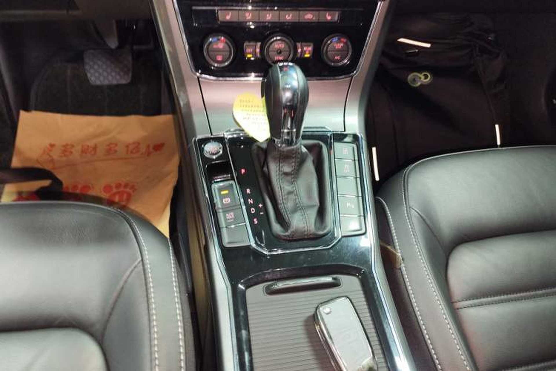 Used Volkswagen Passat 2017 330TSI DSG Luxury Edition Gear Lever