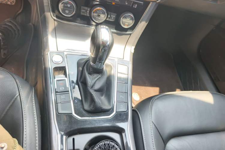 Used Volkswagen Passat 2017 330TSI DSG Luxury Edition Gear Lever