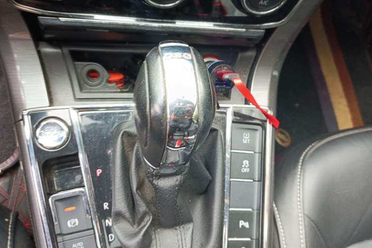 Used Volkswagen Passat 2017 280TSI DSG Luxury Edition Gear Lever