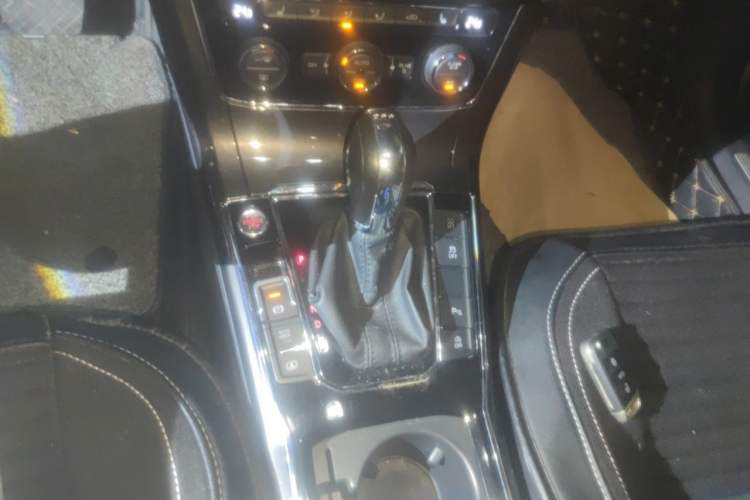 Used Volkswagen Passat 2017 330TSI DSG Prestige Edition Gear Lever