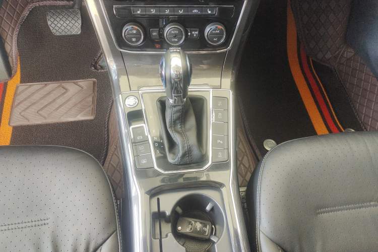 Used Volkswagen Passat 2017 330TSI DSG Prestige Edition Gear Lever