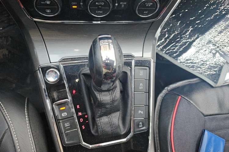 Used Volkswagen Passat 2017 330TSI DSG Luxury Edition Gear Lever