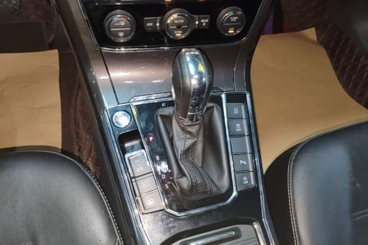 Used Volkswagen Passat 2017 330TSI DSG Prestige Edition Gear Lever