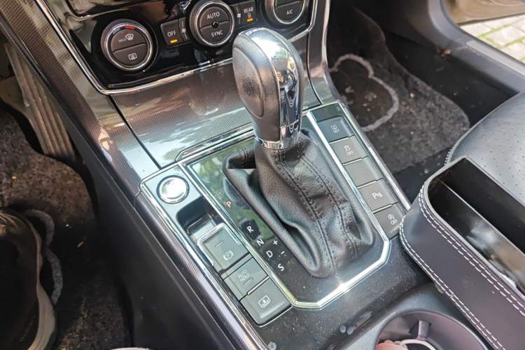 Used Volkswagen Passat 2017 330TSI DSG Prestige Edition Gear Lever