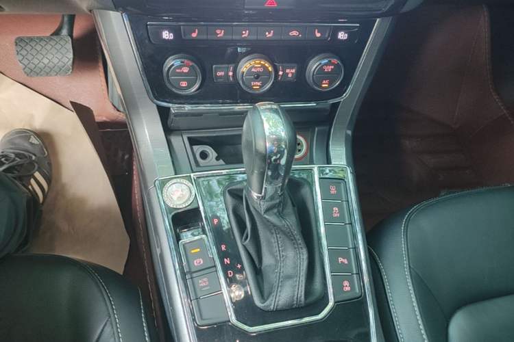 Used Volkswagen Passat 2017 280TSI DSG Luxury Edition Gear Lever