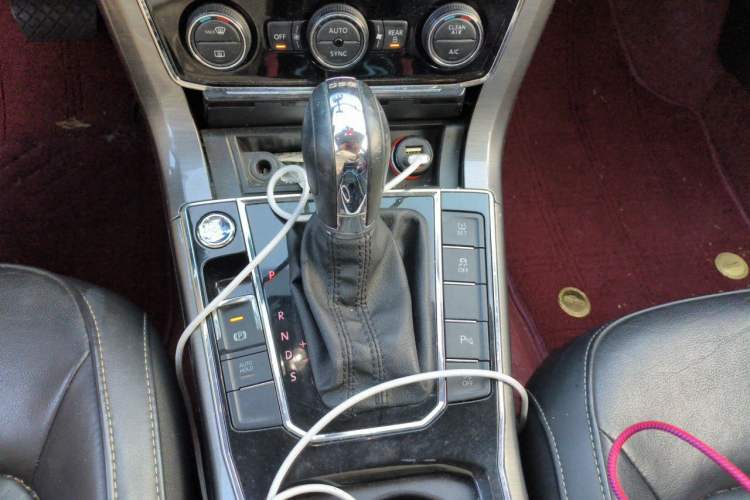 Used Volkswagen Passat 2017 330TSI DSG Luxury Edition Gear Lever