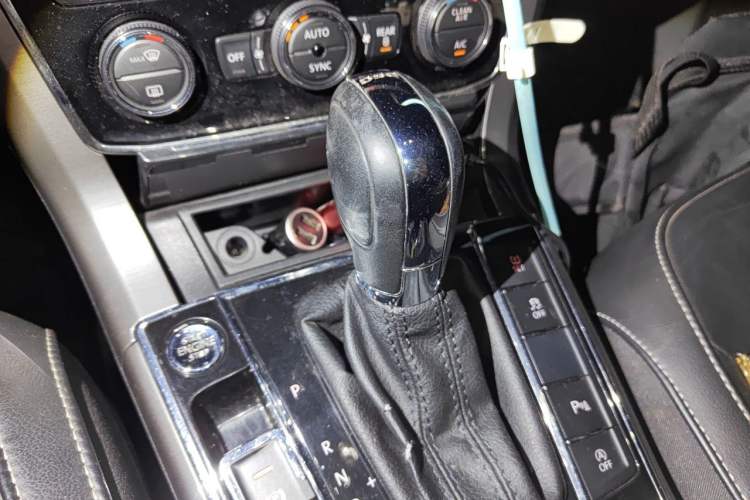 Used Volkswagen Passat 2017 330TSI DSG Luxury Edition Gear Lever
