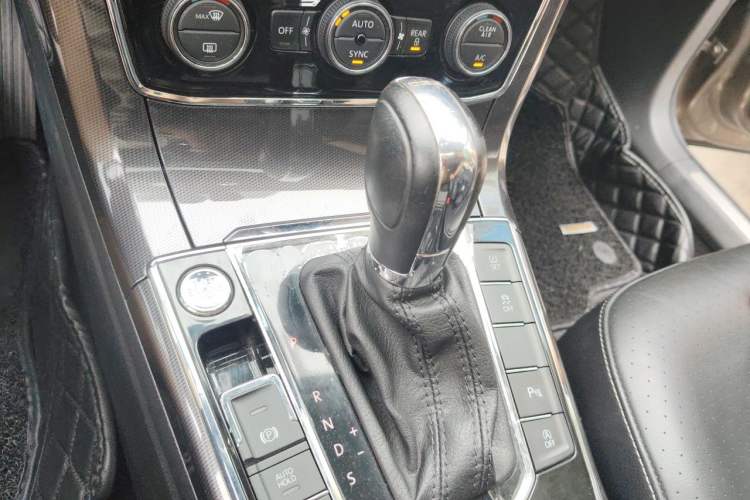Used Volkswagen Passat 2017 330TSI DSG Prestige Edition Gear Lever
