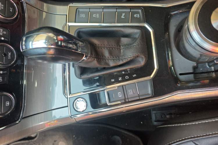 Used Volkswagen Passat 2017 330TSI DSG Luxury Edition Gear Lever