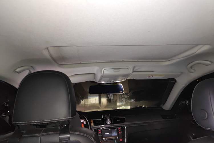 Used Volkswagen Passat 2017 330TSI DSG Luxury Edition Headliner