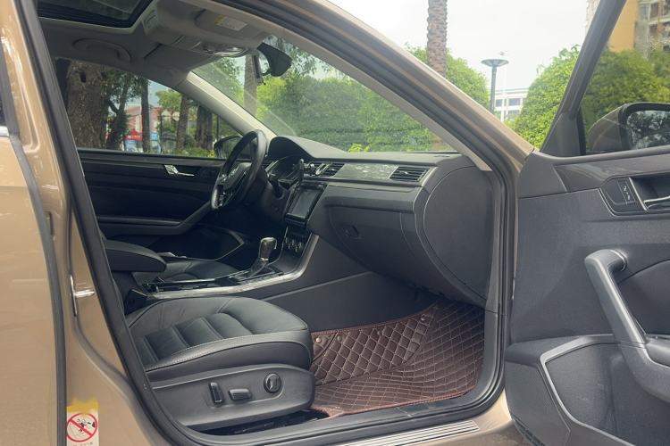 Used Volkswagen Passat 2017 280TSI DSG Luxury Edition Interior 2