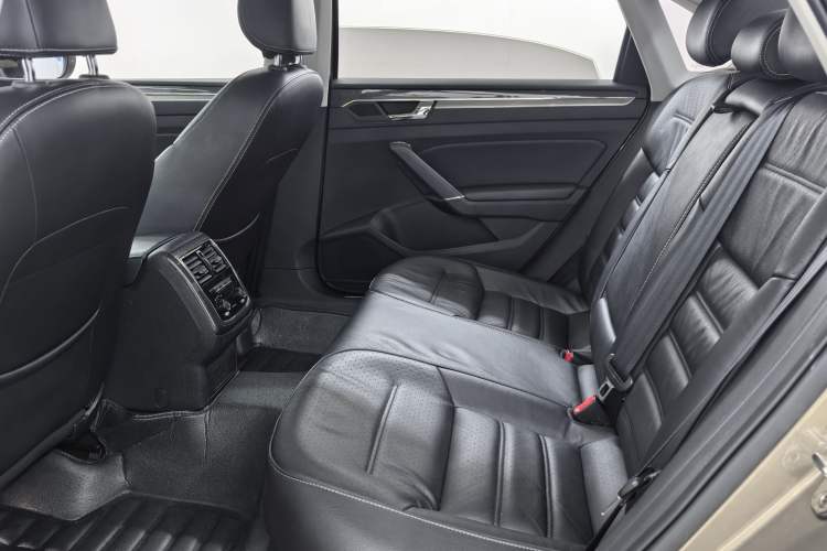 Used Volkswagen Passat 2017 330TSI DSG Prestige Edition Interior 2