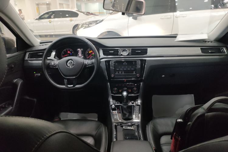 Used Volkswagen Passat 2017 330TSI DSG Luxury Edition Interior 2